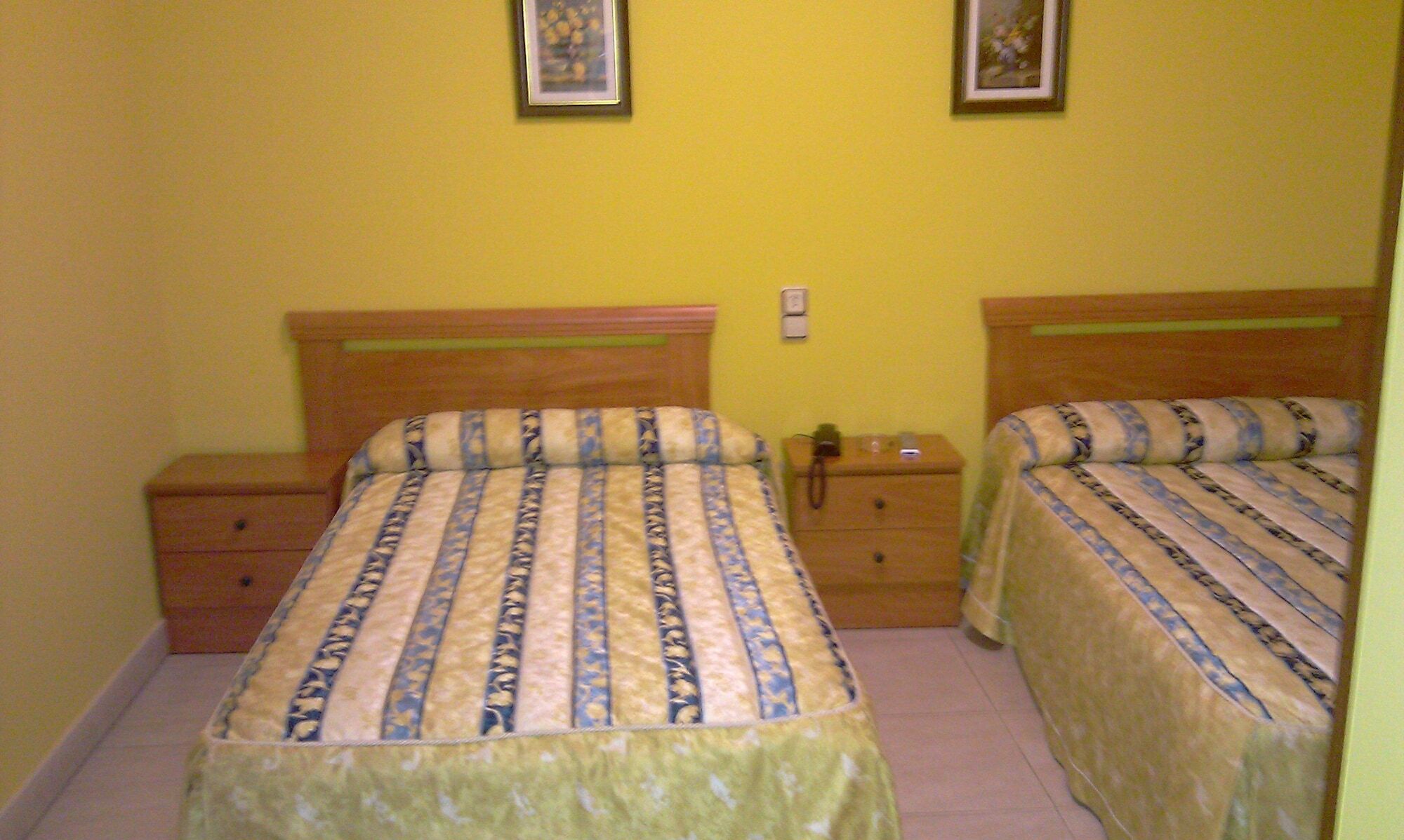 Pension La Casina Oviedo Exterior photo